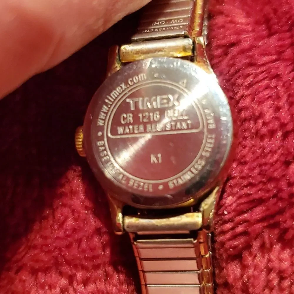 Classic Timex Ladies K1 Gold/Silver Tone Watch Expandable Band Petite Case‎